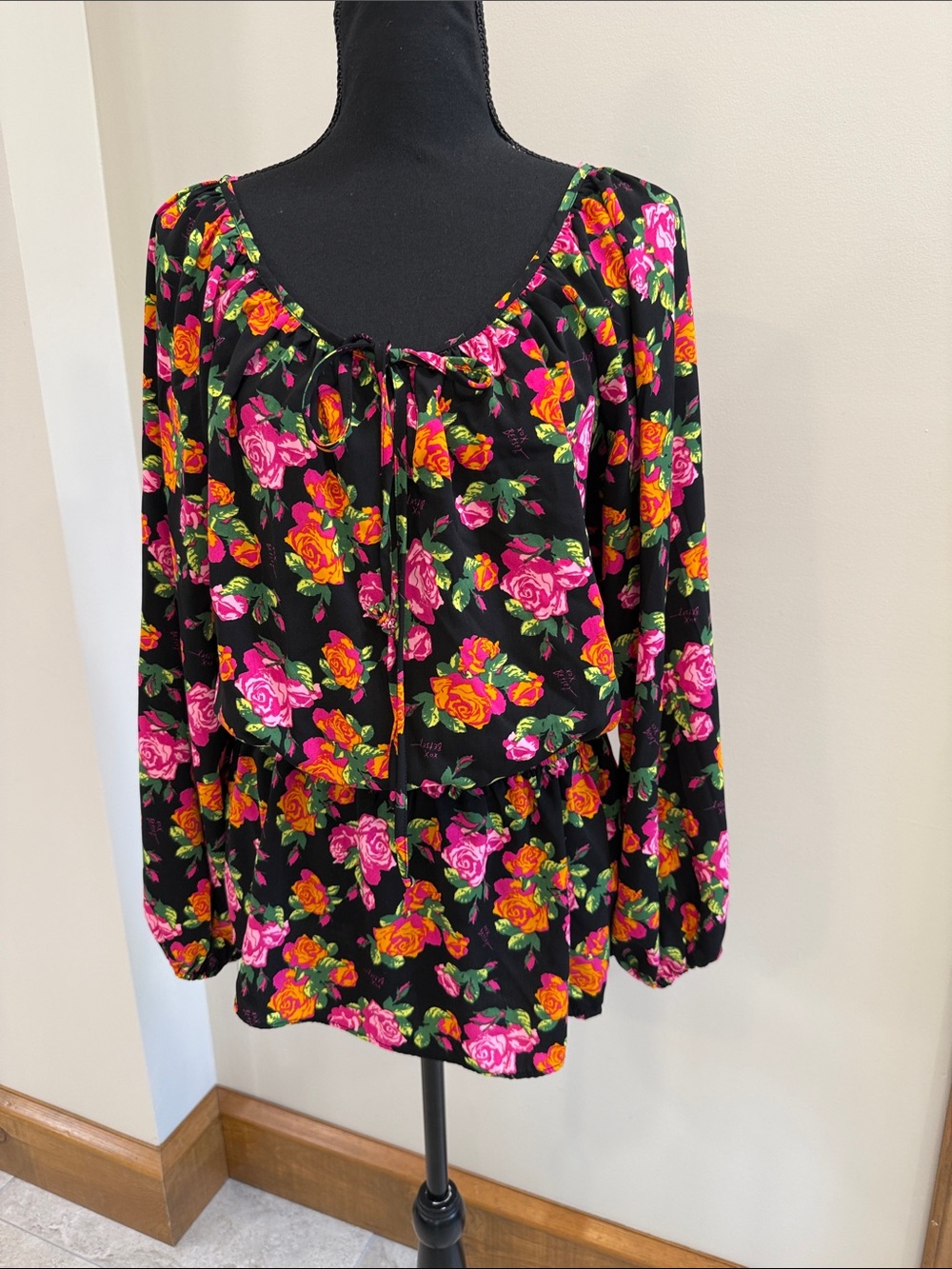 Betsey Johnson NWOT Black Floral Print Long Sleeve Peplum Blouse size L